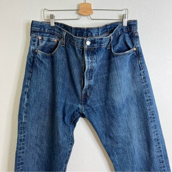 Levi's 501 Mens Blue Medium Wash Button Fly Straight Leg Denim Jeans Size 42x30 - Picture 4 of 12